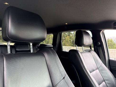 Used 2019 Jeep Grand Cherokee Limited AWD/4WD image 26