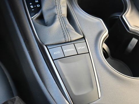 Used 2024 Toyota Camry SE image 25