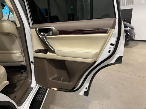 Used 2018 Lexus GX 460 Premium image 38
