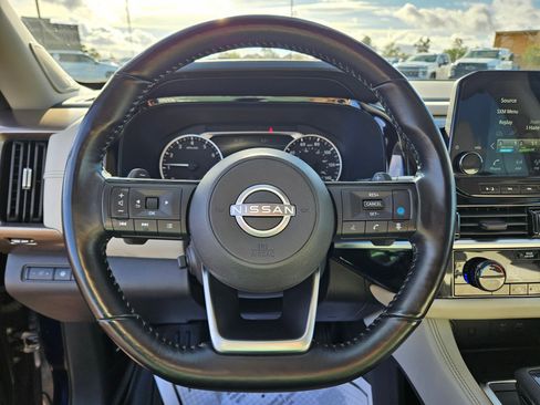 Used 2022 Nissan Pathfinder Platinum image 15