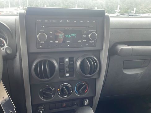 Used 2007 Jeep Wrangler Unlimited Sahara AWD/4WD image 10