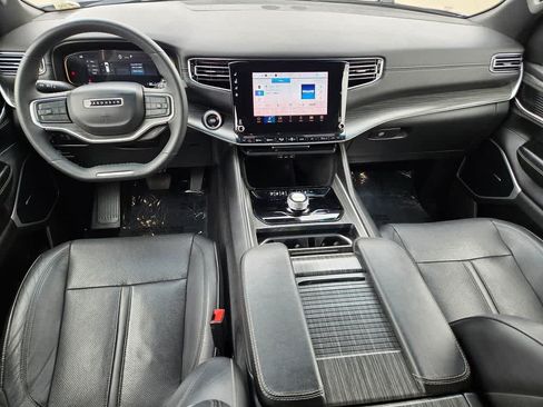 Used 2024 Jeep Wagoneer L Series II RWD image 9