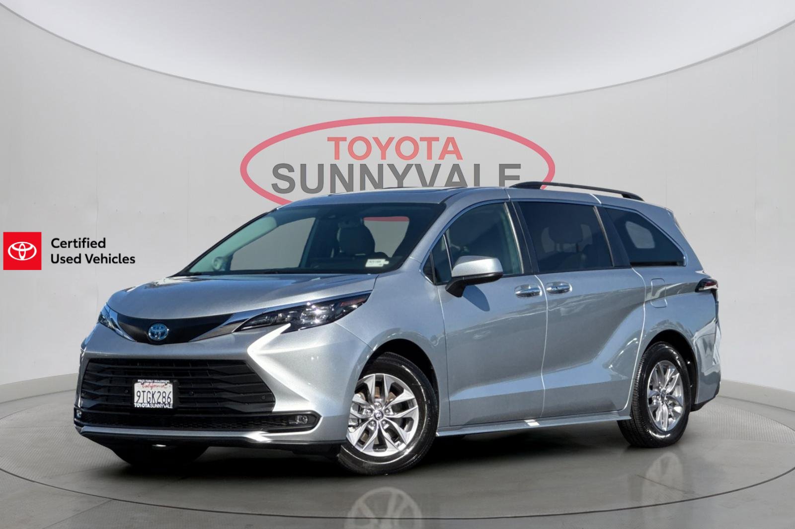 Certified 2025 Toyota Sienna XLE w/ XLE Plus Package AWD/4WD image 1