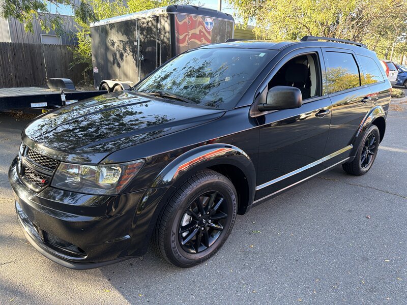Used 2020 Dodge Journey SE w/ SE Popular Equipment Group FWD image 2