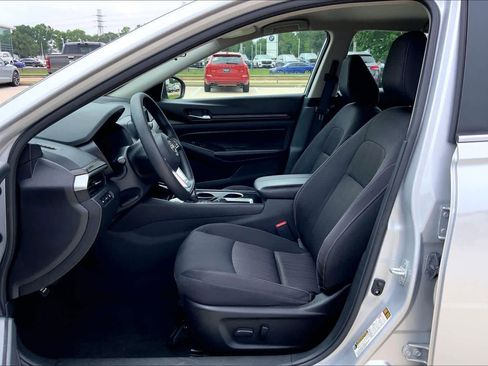 Used 2024 Nissan Altima 2.5 SV FWD image 8
