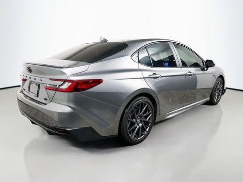 Used 2025 Toyota Camry SE w/ Convenience Package image 4