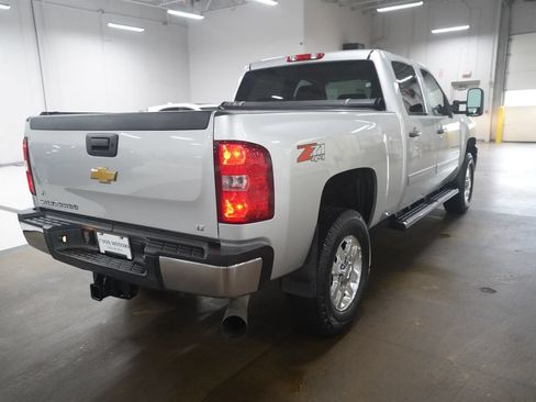 Used 2013 Chevrolet Silverado 2500 LT w/ Interior Plus Package AWD/4WD image 6