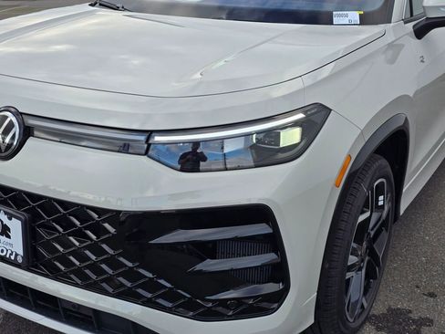 New 2026 Volkswagen Tiguan SEL R-Line image 10