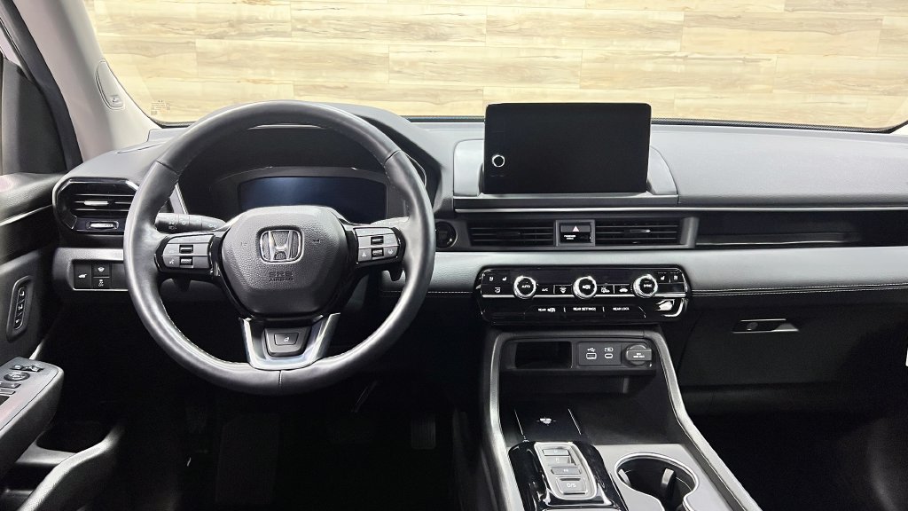 Used 2025 Honda Pilot Elite image 2