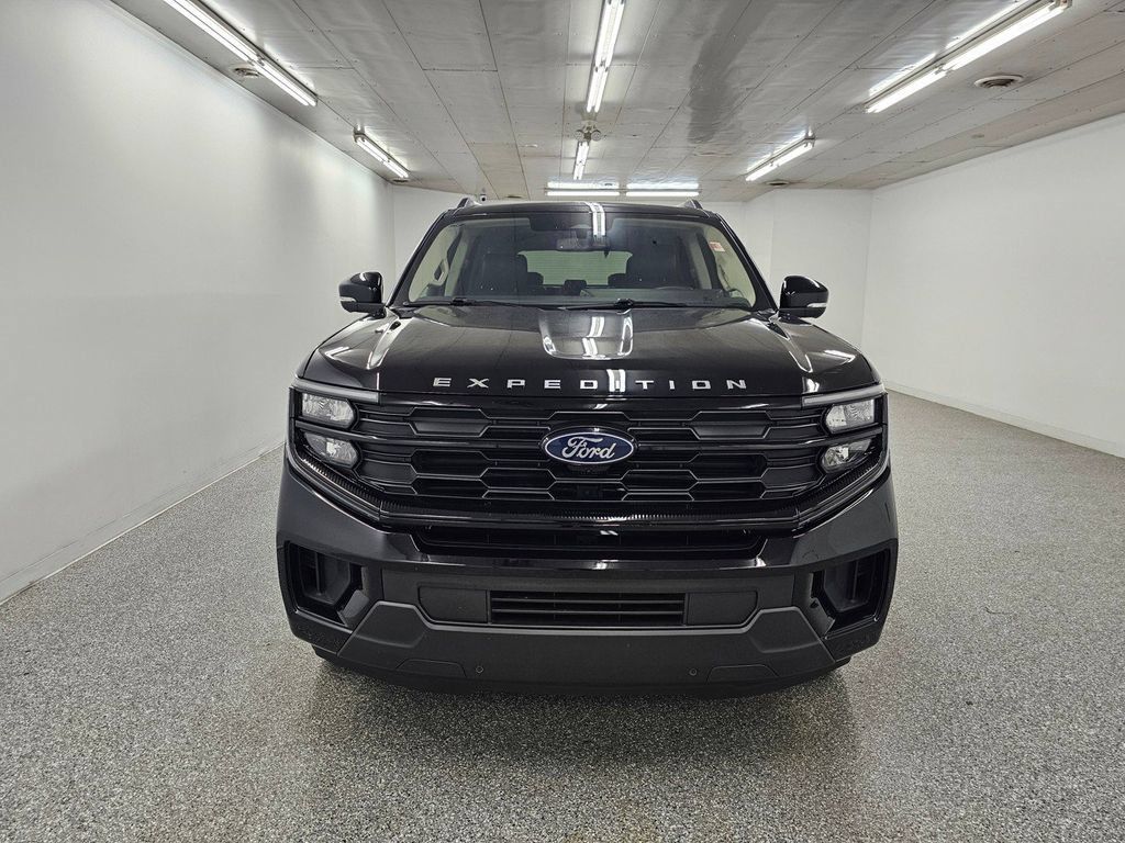 Used 2025 Ford Expedition Active AWD/4WD image 2
