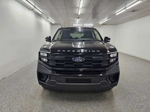 Used 2025 Ford Expedition Active AWD/4WD image 2
