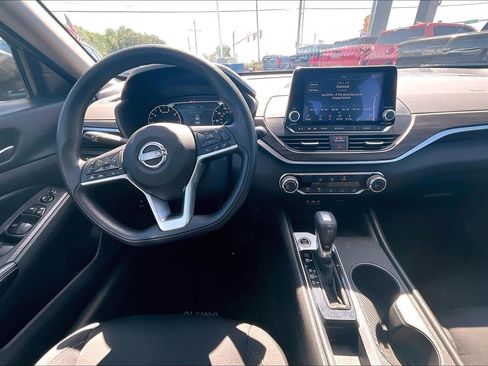 Used 2025 Nissan Altima 2.5 SV FWD image 16