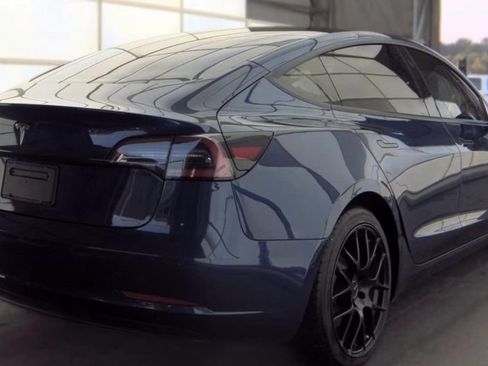 Used 2022 Tesla Model 3 Standard Range RWD image 2