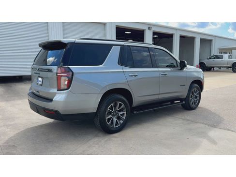 Used 2024 Chevrolet Tahoe Z71 w/ Luxury Package AWD/4WD image 8