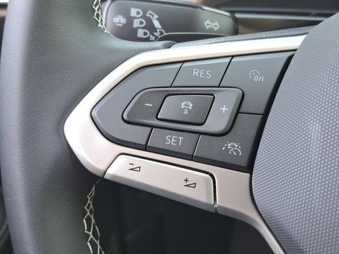 New 2026 Volkswagen Atlas SE FWD image 24