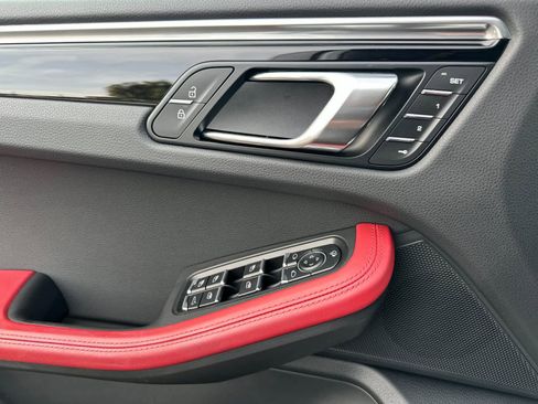 Used 2025 Porsche Macan S image 12
