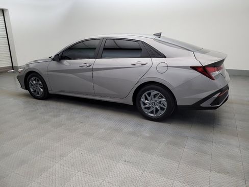 Used 2024 Hyundai Elantra SEL FWD image 3
