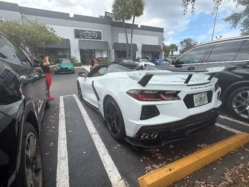 Used 2022 Chevrolet Corvette Stingray Premium Conv w/ Z51 Performance Package RWD image 4