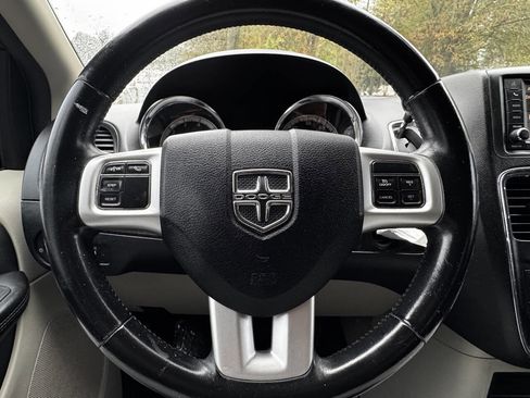 Used 2017 Dodge Grand Caravan SE w/ Power Window Group image 17