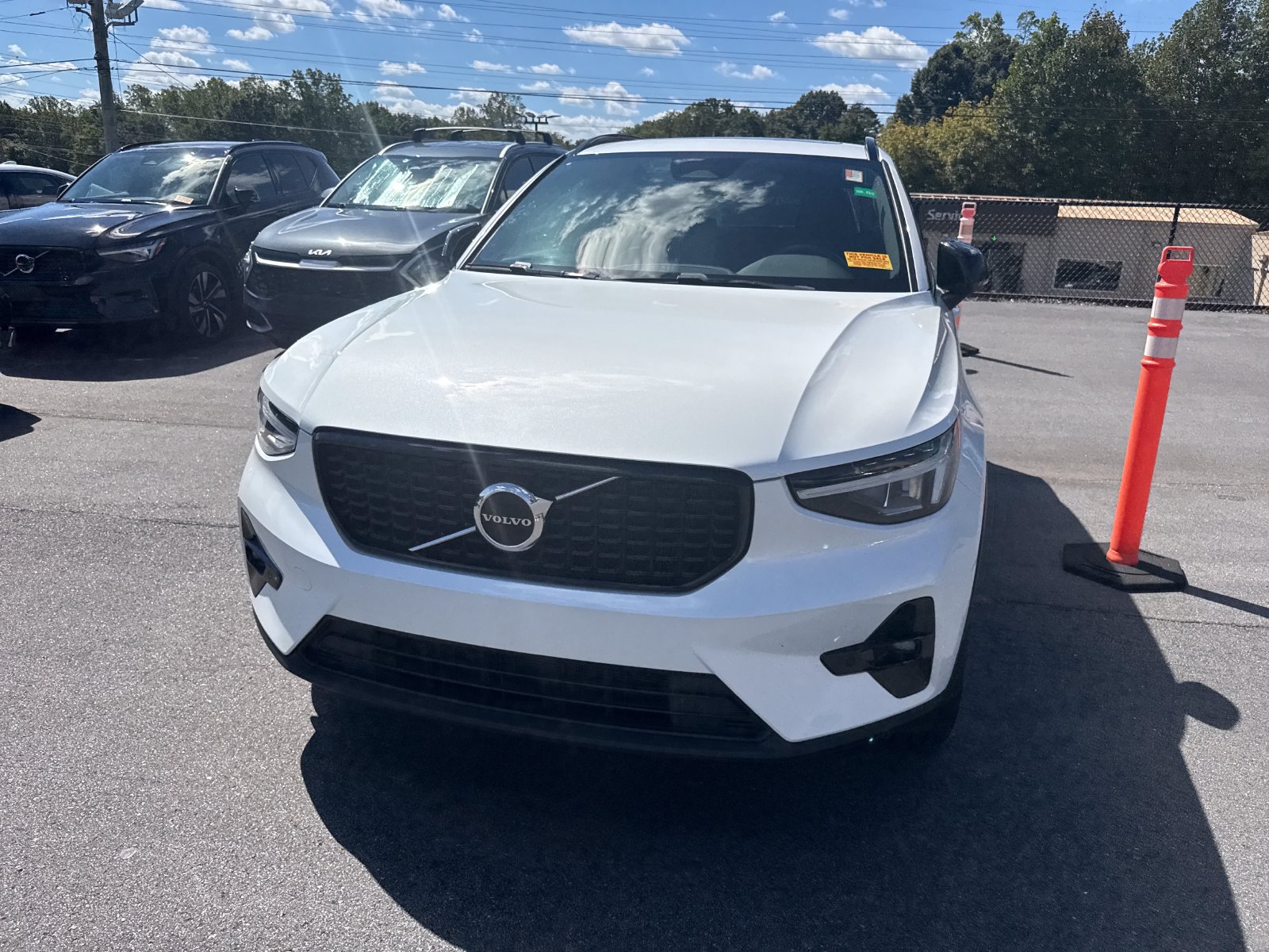 Used 2023 Volvo XC40 B5 Plus w/ Protection Package Premier AWD/4WD image 3