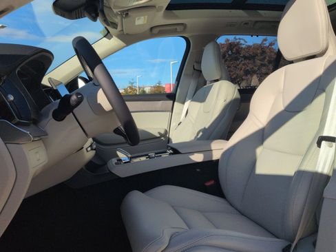 New 2026 Volvo XC90 B6 Ultra w/ Lounge Package image 13