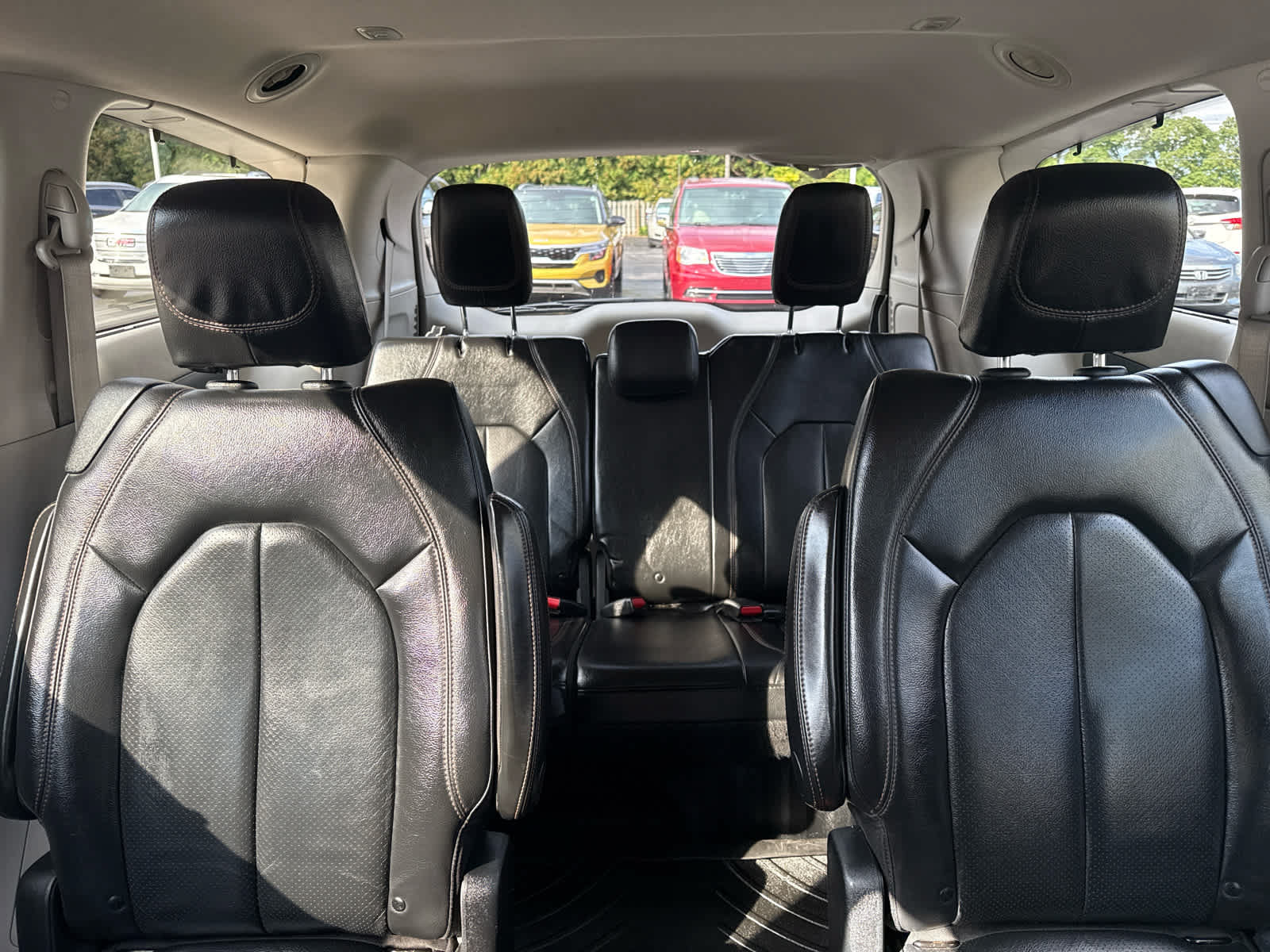 Used 2020 Chrysler Pacifica Touring-L FWD image 15