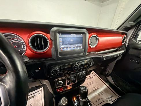 Used 2020 Jeep Wrangler Unlimited Rubicon w/ Cold Weather Group AWD/4WD image 17