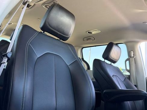 Used 2024 Chrysler Pacifica Touring-L FWD image 21