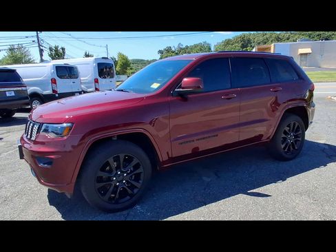 Used 2019 Jeep Grand Cherokee Altitude AWD/4WD image 4