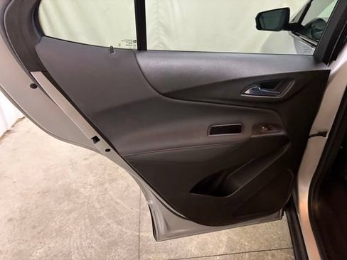 Used 2022 Chevrolet Equinox RS FWD image 23