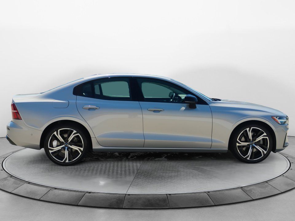 Used 2024 Volvo S60 B5 Plus FWD image 8