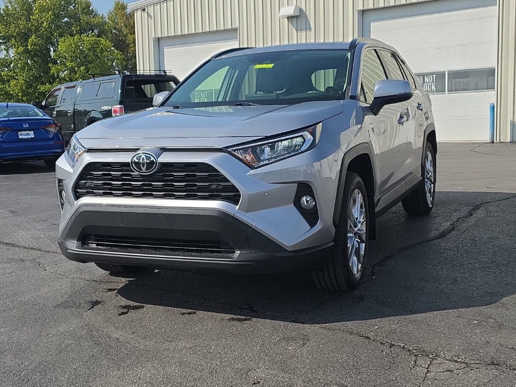 Used 2019 Toyota RAV4 XLE Premium w/ Advanced Technology Package AWD/4WD image 3