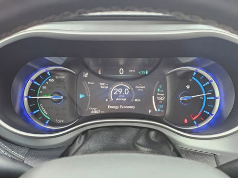 Used 2021 Chrysler Pacifica Touring-L w/ Uconnect Theater Family Group image 19