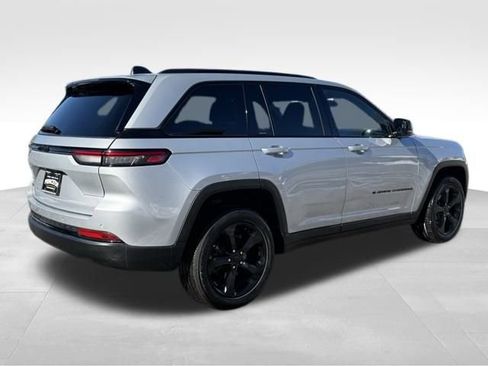 Used 2023 Jeep Grand Cherokee Altitude image 7