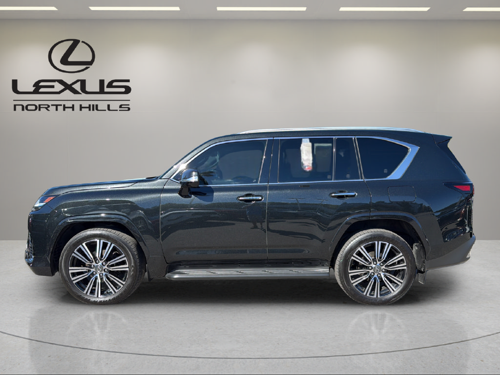 Used 2025 Lexus LX 600 4WD w/ Accessory Package (2T) image 9