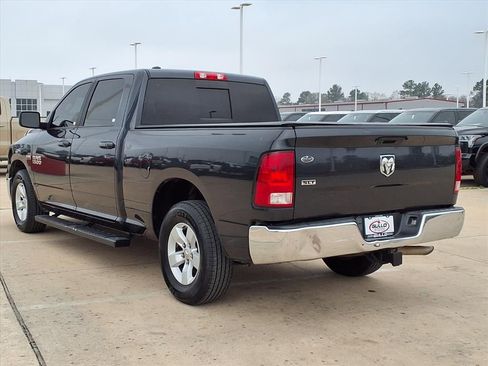 Used 2019 RAM 1500 Classic SLT image 2