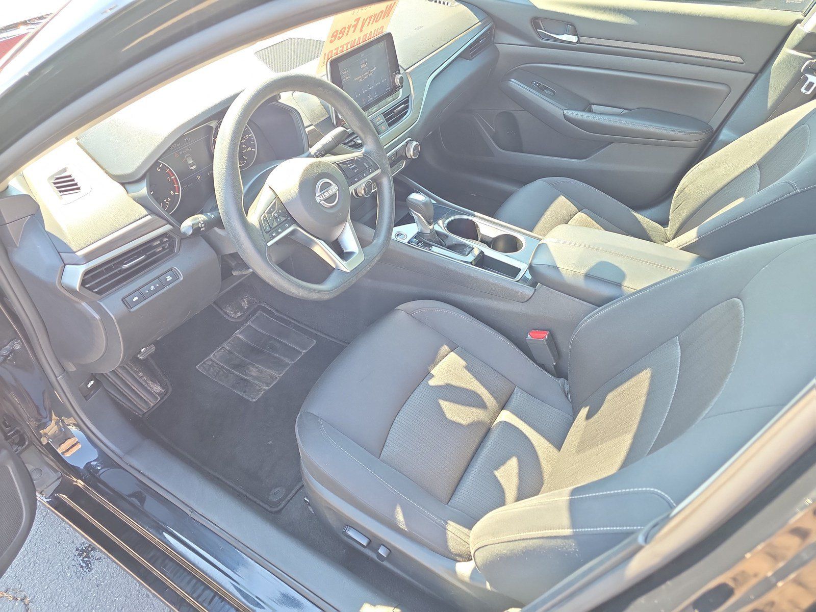 Used 2024 Nissan Altima 2.5 SV FWD image 11