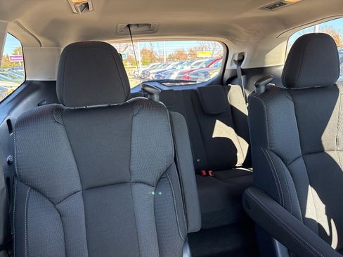 Used 2024 Subaru Ascent Premium w/ Convenience Package image 6