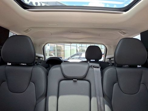Used 2023 Volvo XC90 B6 Plus AWD/4WD image 13