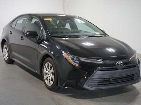 Used 2024 Toyota Corolla LE FWD image 3