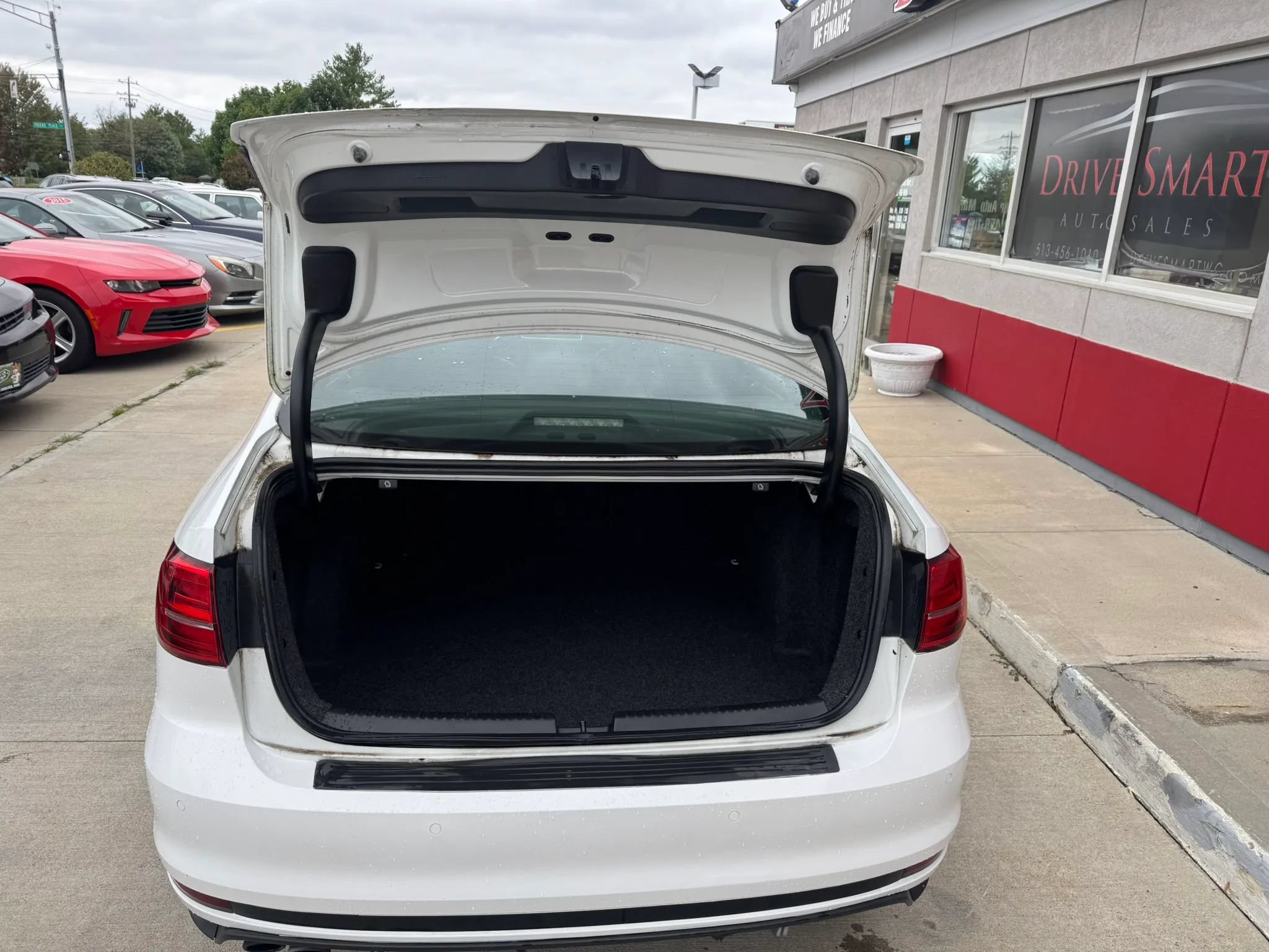 Used 2017 Volkswagen Jetta GLI FWD image 14