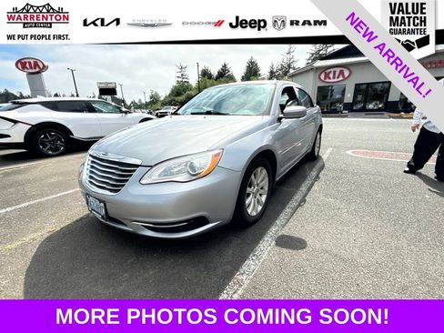 Used 2014 Chrysler 200 Touring FWD image 1