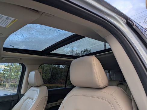 Used 2022 Ford Expedition Max Limited image 28