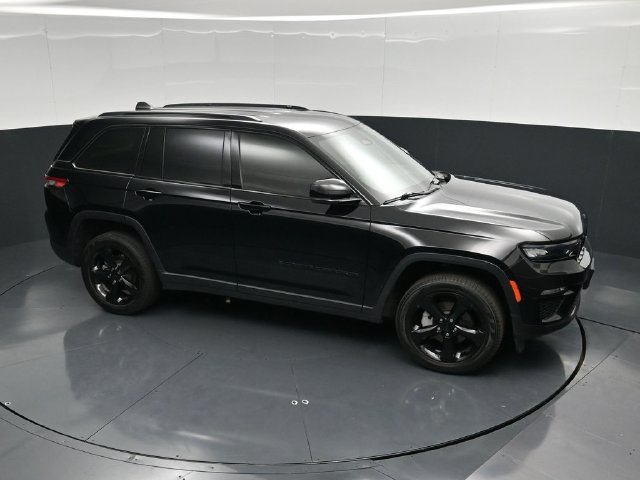 Used 2023 Jeep Grand Cherokee Limited w/ Black Appearance Package AWD/4WD image 49