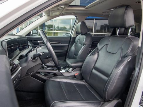 Used 2025 Kia Telluride S FWD image 8