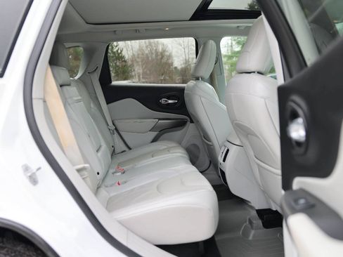Used 2019 Jeep Cherokee Limited AWD/4WD image 13