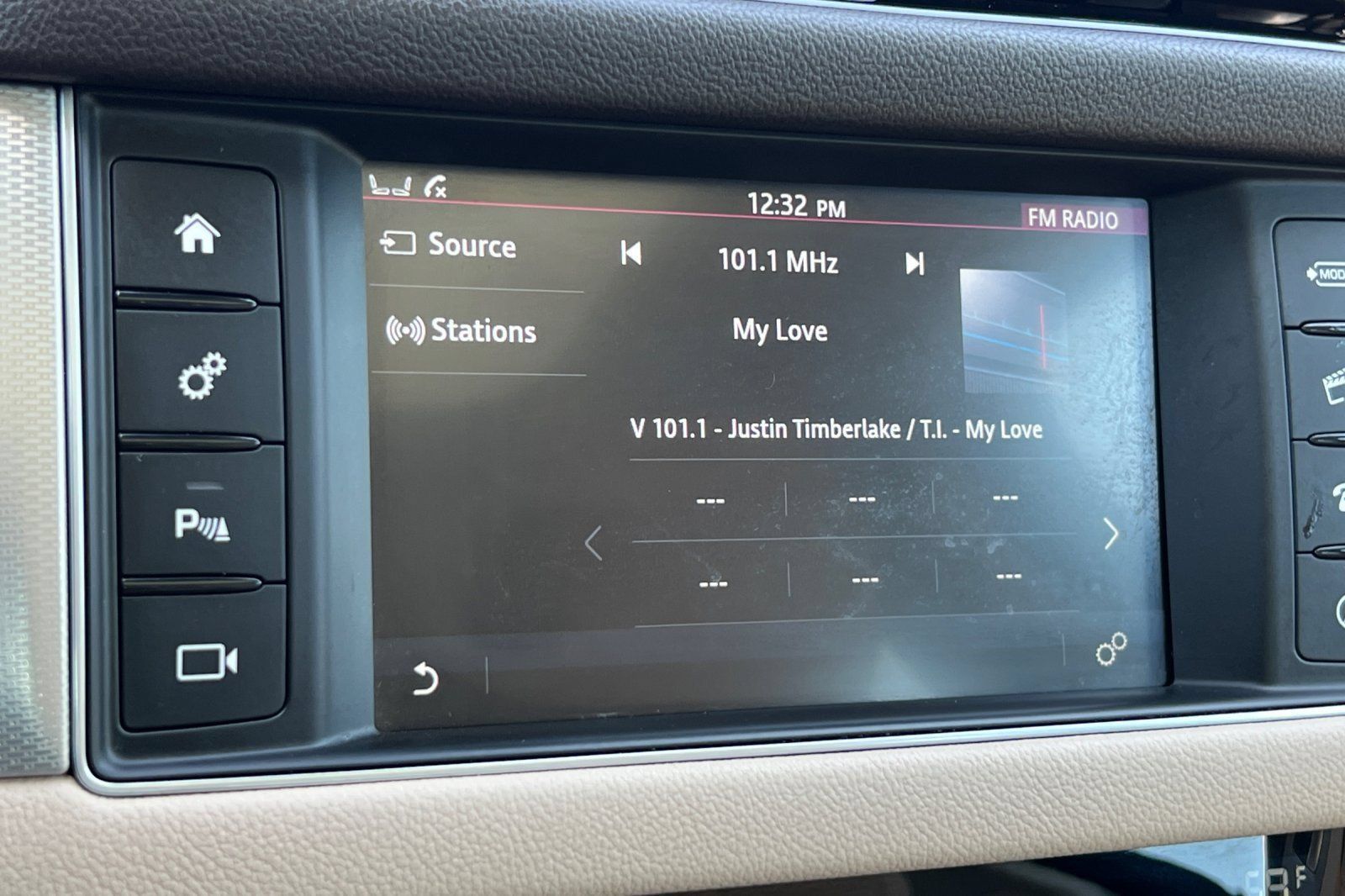 Used 2017 Jaguar XF Prestige RWD image 17