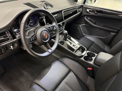 Certified 2026 Porsche Macan AWD/4WD image 4