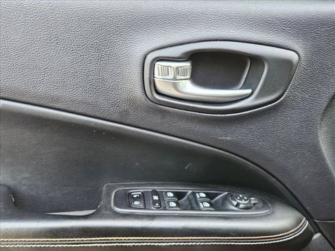 Used 2018 Jeep Compass Latitude FWD image 22