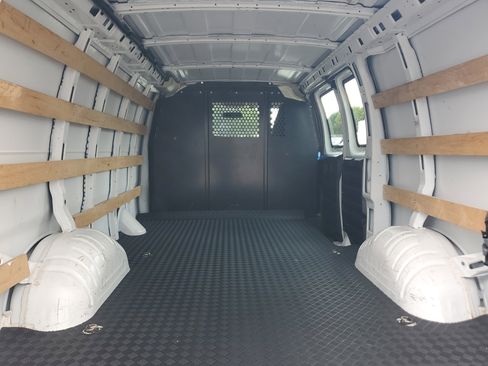 Used 2023 GMC Savana 2500 w/ Driver Convenience Package image 14